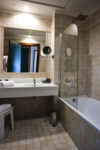 Koupelna v ubytování BV Hotel Oly + 28 fotografií