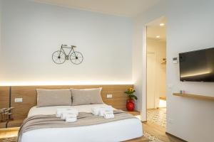 a bedroom with a bed with two towels on it at Dimora Labbate in Polignano a Mare