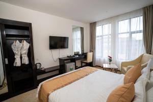 Giường trong phòng chung tại Hotel Sanchaung