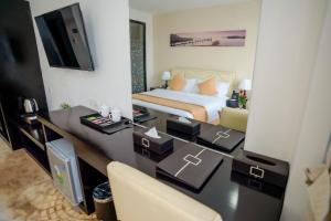 Giường trong phòng chung tại Hotel Sanchaung