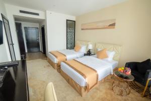 Giường trong phòng chung tại Hotel Sanchaung
