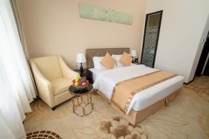 Giường trong phòng chung tại Hotel Sanchaung
