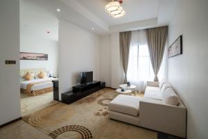 Giường trong phòng chung tại Hotel Sanchaung