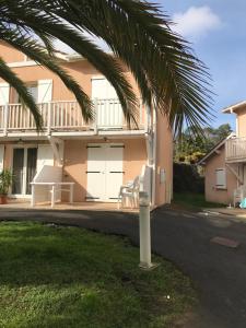 Imagen de la galería de ANGLET- BIARRITZ T3 dans résidence avec piscine, en Anglet