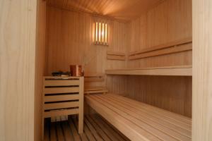 a sauna with wood paneling and a wooden floor at El Colibri - Relais & Châteaux in Santa Catalina