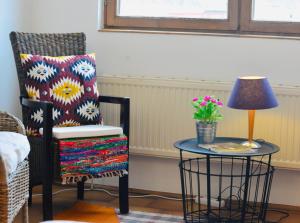 Posedenie v ubytovaní Charming Attic Apartment near Messe Wien and Center
