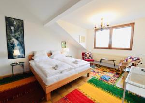 Posteľ alebo postele v izbe v ubytovaní Charming Attic Apartment near Messe Wien and Center