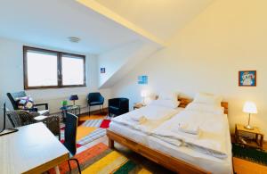 Posedenie v ubytovaní Charming Attic Apartment near Messe Wien and Center