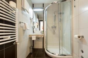 Un baño de Kopernikus Hotel Prag