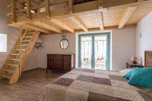 A bed or beds in a room at Agriturismo Conte Brunello