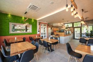 Hiša Ančka, Boutique Hotel & Maja Rooms餐厅或其他用餐的地方