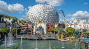 a amusement park with a large ball in the middle at Le petit boulanger, grand 70 m2, garage disponible in Mulhouse