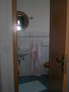 Bathroom sa Reit- und Ferienhof Emstal