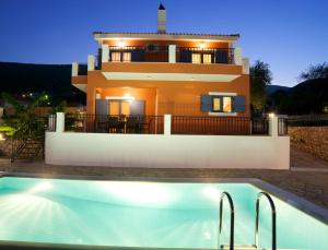 Bazén v ubytovaní Sunrise Villa alebo v jeho blízkosti