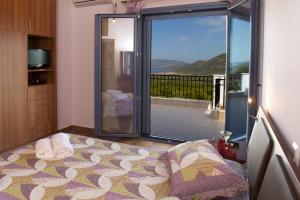 Posteľ alebo postele v izbe v ubytovaní Sunrise Villa