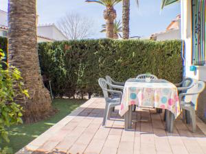 Villa 2 hab cerca piscina toboganes. wifi gratis, Denia ...
