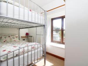 Двухъярусная кровать или двухъярусные кровати в номере The Old Granary
