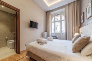 A bed or beds in a room at 900 Apartments Lazio, Emilia & La Corte