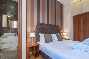 A bed or beds in a room at 900 Apartments Lazio, Emilia & La Corte