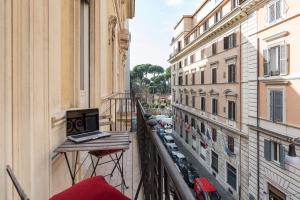 A balcony or terrace at 900 Apartments Lazio, Emilia & La Corte