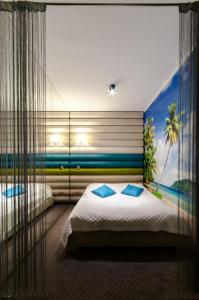 ブィドゴシュチュにあるApartamenty Dream of Bydgoszczのベッドルーム1室(ベッド1台付)