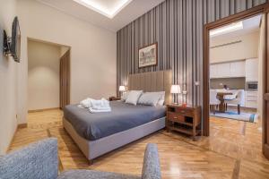 A bed or beds in a room at 900 Apartments Lazio, Emilia & La Corte