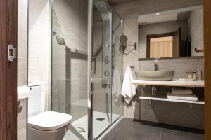 Kúpeľňa v ubytovaní Real Segovia Apartments by Recordis Hotels + 37 fotografií