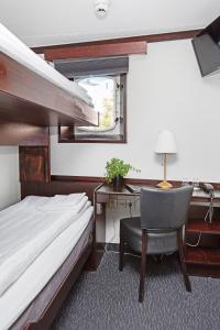 Mälardrottningen Yacht Hotel客房内的一张或多张床位
