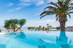 Бассейн в Byzantio Beach Suites & Wellness или поблизости