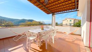 a patio with a table and chairs on a balcony at Casa Vacanze Angelo in Palinuro