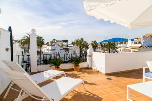 Galeriebild der Unterkunft Stylish Penthouse 2 pools & next to beach - RDR204 in Marbella