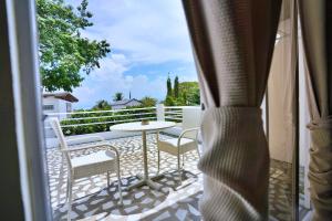 Balkón nebo terasa v ubytování Club Hari Dive Resort