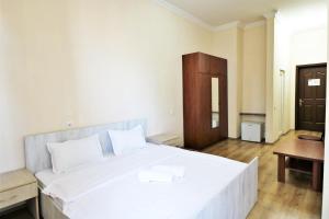 Postel nebo postele na pokoji v ubytování Ortachala Palace