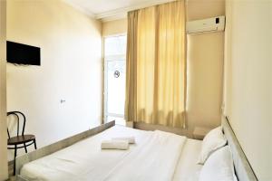 Postel nebo postele na pokoji v ubytování Ortachala Palace