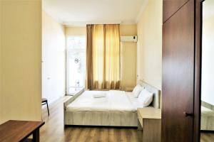Postel nebo postele na pokoji v ubytování Ortachala Palace