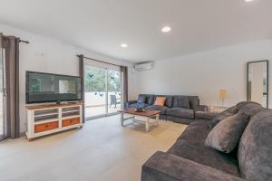 Μια τηλεόραση ή/και κέντρο ψυχαγωγίας στο Villa Bahía de Palma - Family Only