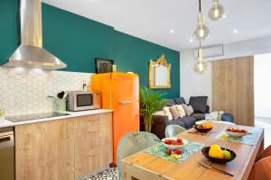 Kuchyňa alebo kuchynka v ubytovaní Glam Penthouse Barcelona + 27 fotografií
