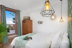Posteľ alebo postele v izbe v ubytovaní Glam Penthouse Barcelona