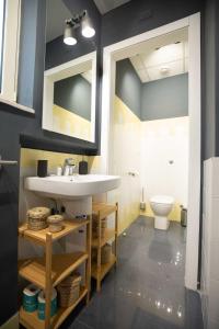 Een badkamer bij Il giardinetto a Colori by Dimorra
