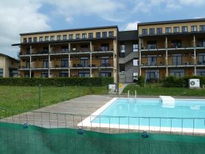 an empty swimming pool in front of a building at Lac de Eau d Heure Appartement C1 Famille RANOCHA DUPREZ in Badon