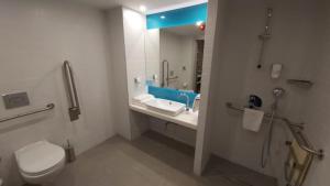 Koupelna v ubytování Holiday Inn Express - Istanbul - Atakoy Metro by IHG