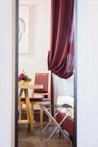 A seating area at SuitInn19
