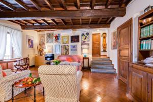 A seating area at Rome as you feel - Luxury Cappellari Apartment
