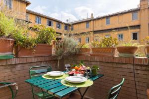 A garden outside Rome as you feel - Luxury Cappellari Apartment