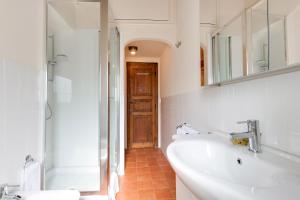 A bathroom at Rome as you feel - Luxury Cappellari Apartment