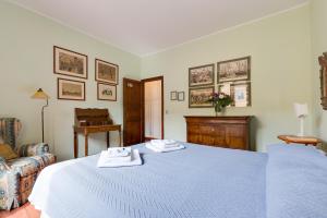 A bed or beds in a room at Rome as you feel - Luxury Cappellari Apartment