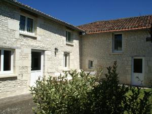 a stone house with a garden in front of it at Farmhouse with garden near Richelieu in Chaveignes