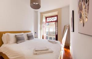 a bedroom with a bed with two towels on it at Citybreak-apartments Patio in Porto +201 photos