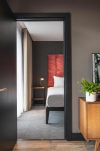 a bedroom with a bed and a mirror at The Gate London City in London