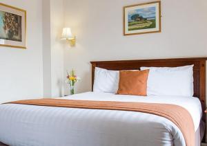 Gallery image of Londonderry Arms Hotel in Carnlough +25 photos